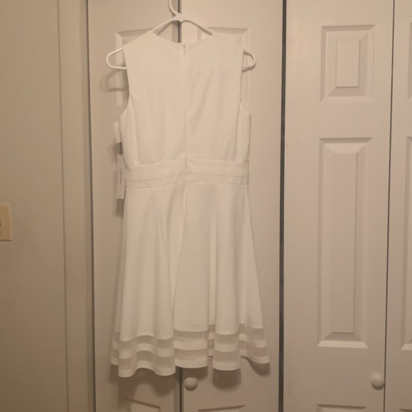 White sleeveless dress - Picture 3 of 4
